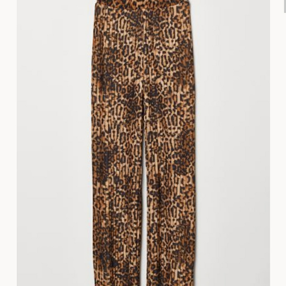 H&M Leopard pleated pants